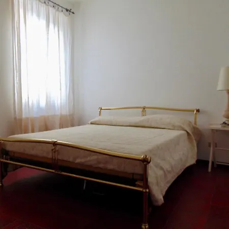 S239 - Sirolo, Trilocale In Piazza Con Aria Condizionata *